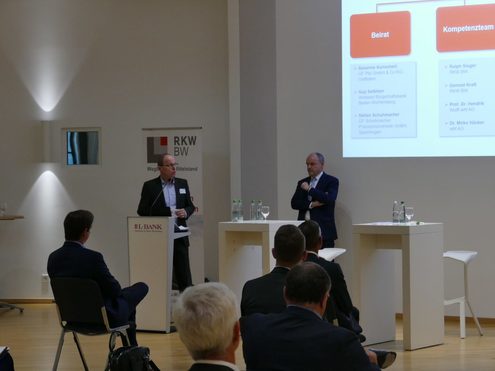 Vorstellung der Plattform „RKW BW Nachfolgeexperten" Ralph Sieger (links) und Dr. Hendrik Wolff stellen den Teilnehmern die Plattform vor.