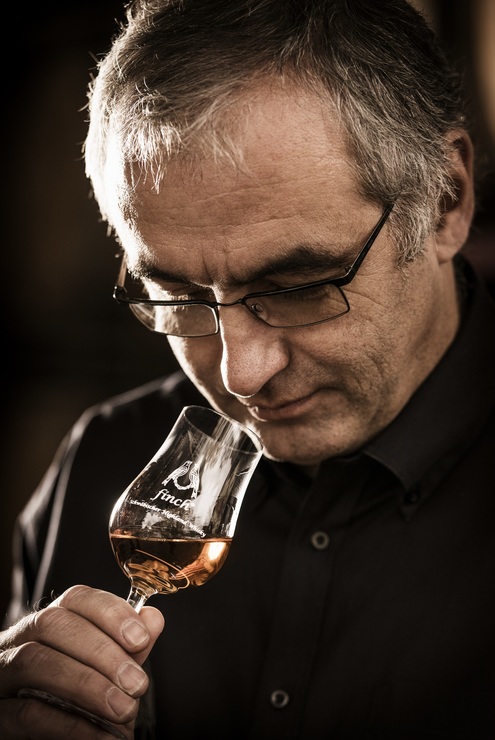 Hans Gerhard Fink, Geschäftführer der Finch Whisky-Destillerie Hans-Gerhard Fink hat aus einer Schnapsidee ein Lebensprojekt gemacht: Er brennt aus schwäbischem Korn einen schwäbischen Whisky mit internationalem Potenzial.