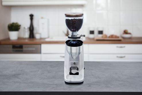 Produkte Siebträger-Espressomaschinen und Zubehör wie Kaffeemühlen gibt es bei Bellezza. Händler aus der ganzen Welt ordern inzwischen in Heidelberg.