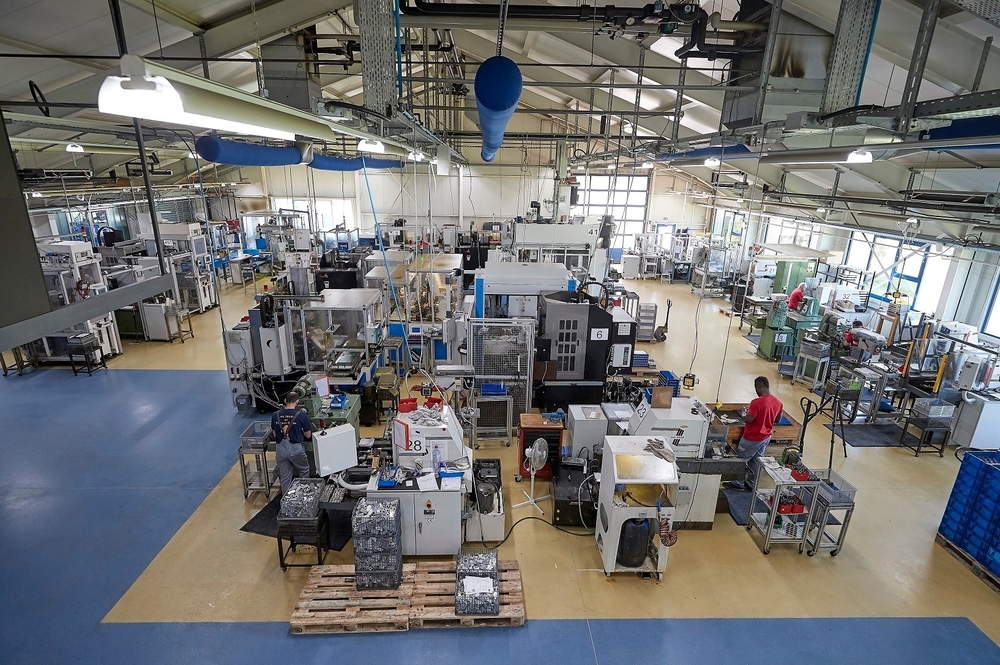 Produktion Manuelle und automatisierte Maschinen im Produktionsverbund beim Würtinger Spezialisten fürs Honen, der Frankenstein Präzision GmbH & Co. KG