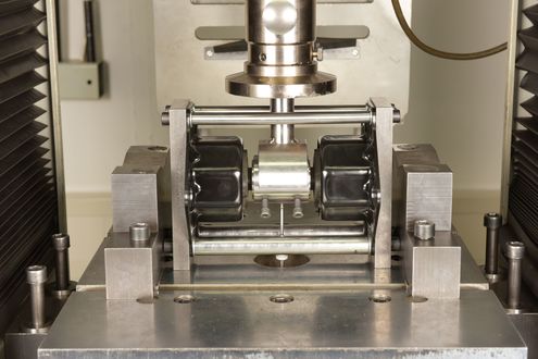 Lager auf der Prüfmaschine Jörn entwickelt Komponenten in enger Zusammenarbeit mit Kunden und stimmt sie auf die Anwendung ab. Viele Innovationen sind so entstanden.