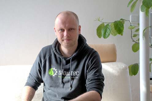Markus Kohlhase Markus Kohlhase ist der Gründer und Geschäftsführer von slowtec in Stuttgart. Der Ingenieur ist im Team der Spezialist für Software-Architektur und Automatisierungstechnik.